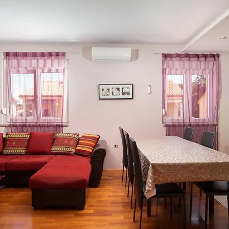 Fucane Two Bedroom Apartment *